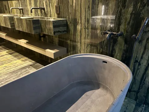 Detalle de instalación — Tinas Volga, acabado Lavado especial ligero