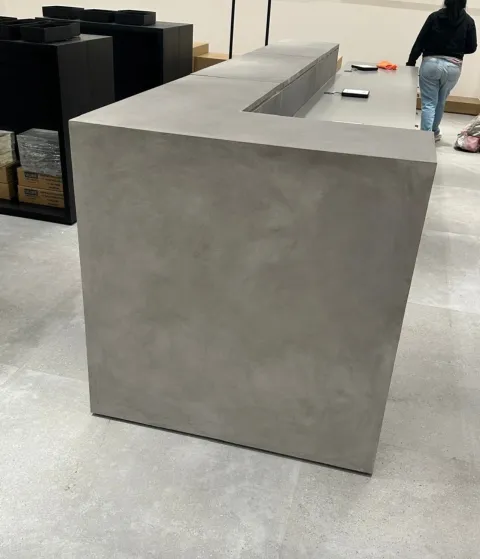 Detalle de instalación — Alo Yoga, acabado Aparente