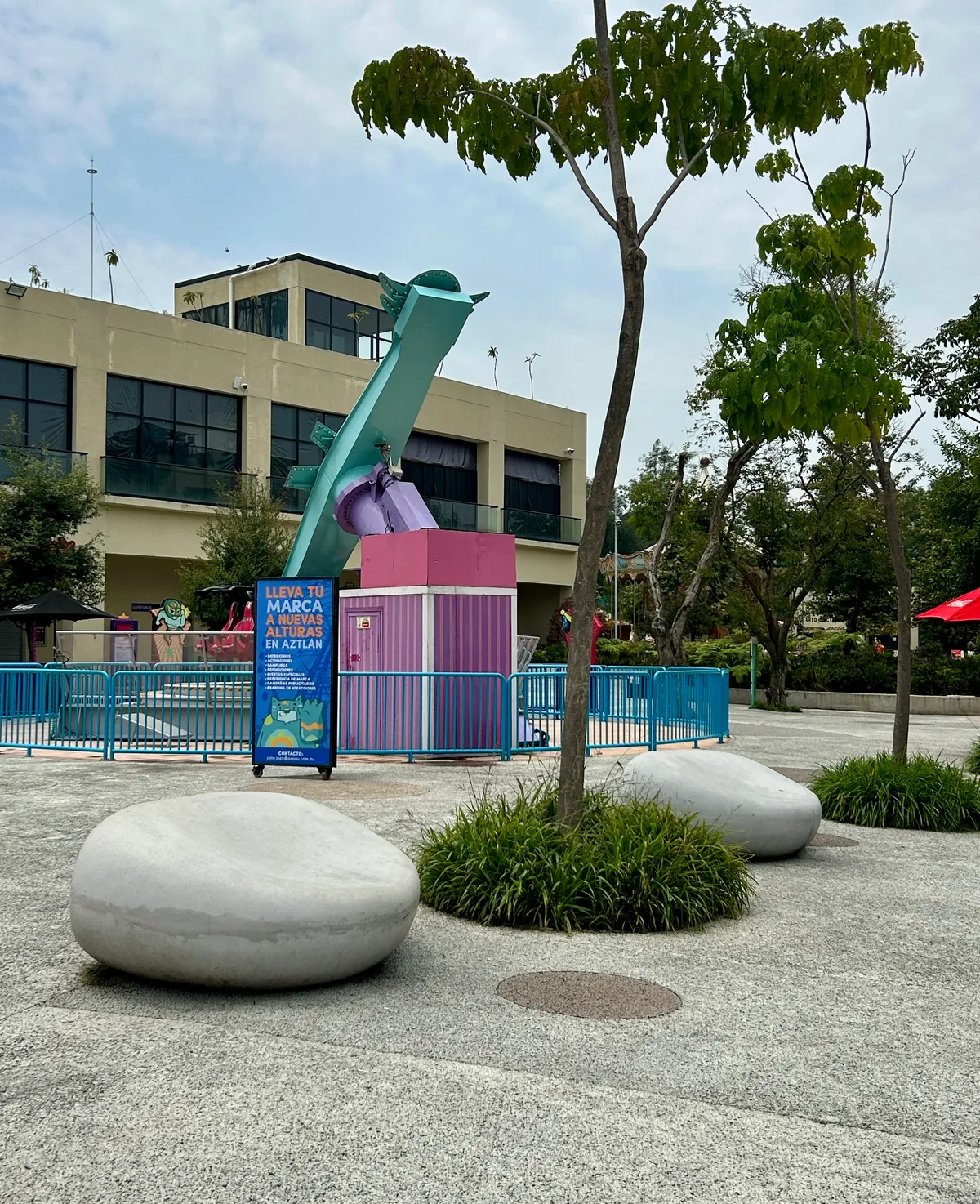 Mobiliario e instalación en concreto GFRC — proyecto Bancas Feria de Chapultepec, CDMX
