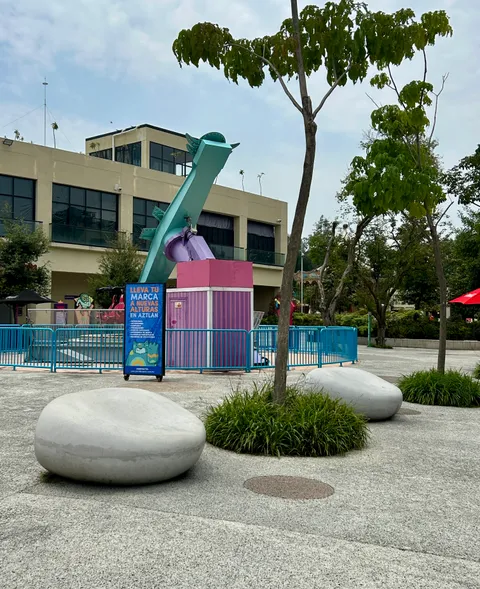Mobiliario e instalación en concreto GFRC — proyecto Bancas Feria de Chapultepec, CDMX