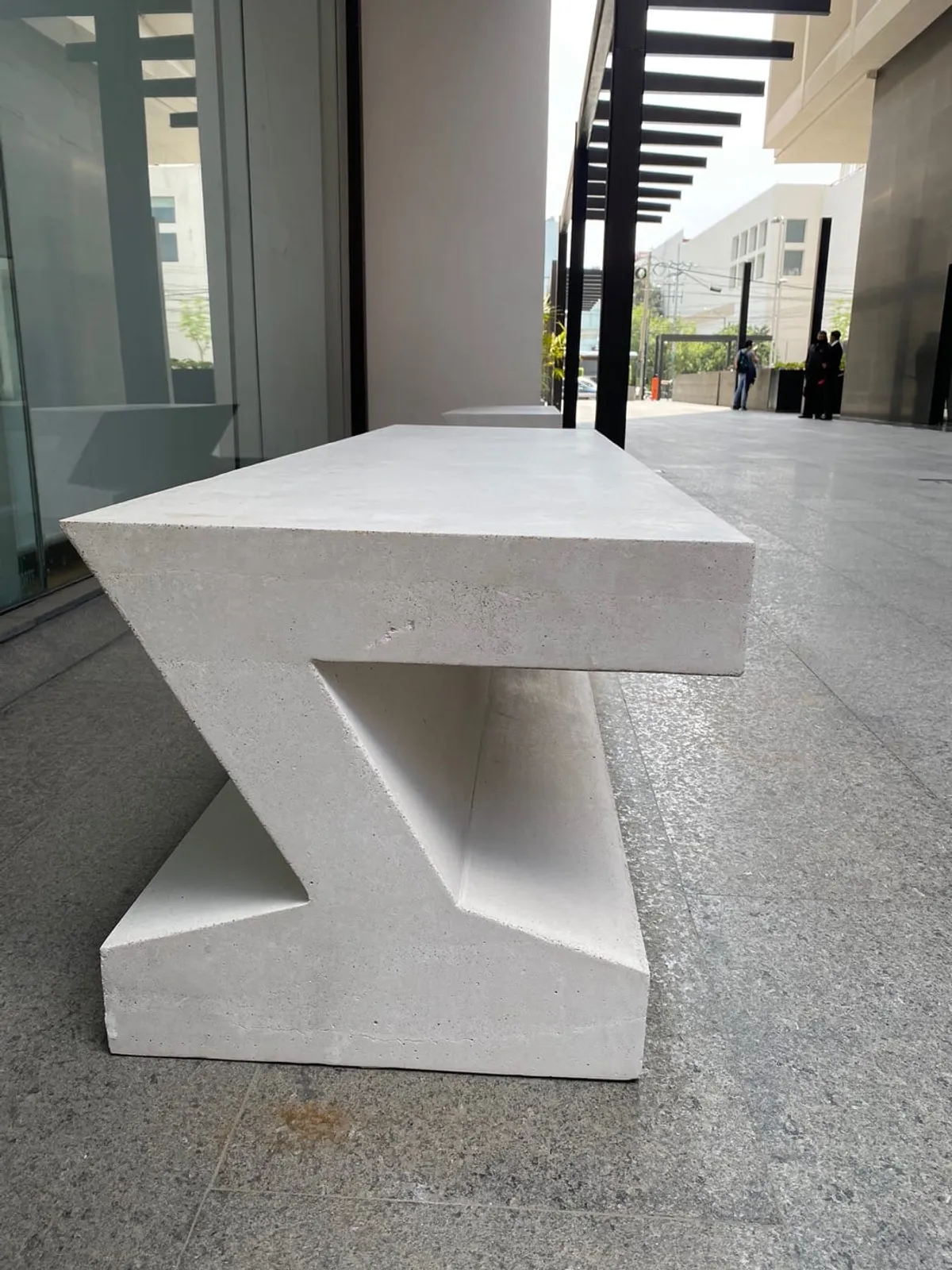 Detalle de instalación — Bancas ME, acabado Lavado 