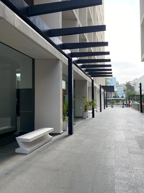 Ambiente con piezas de concreto fabricadas por Mās Concreto — Bancas ME
