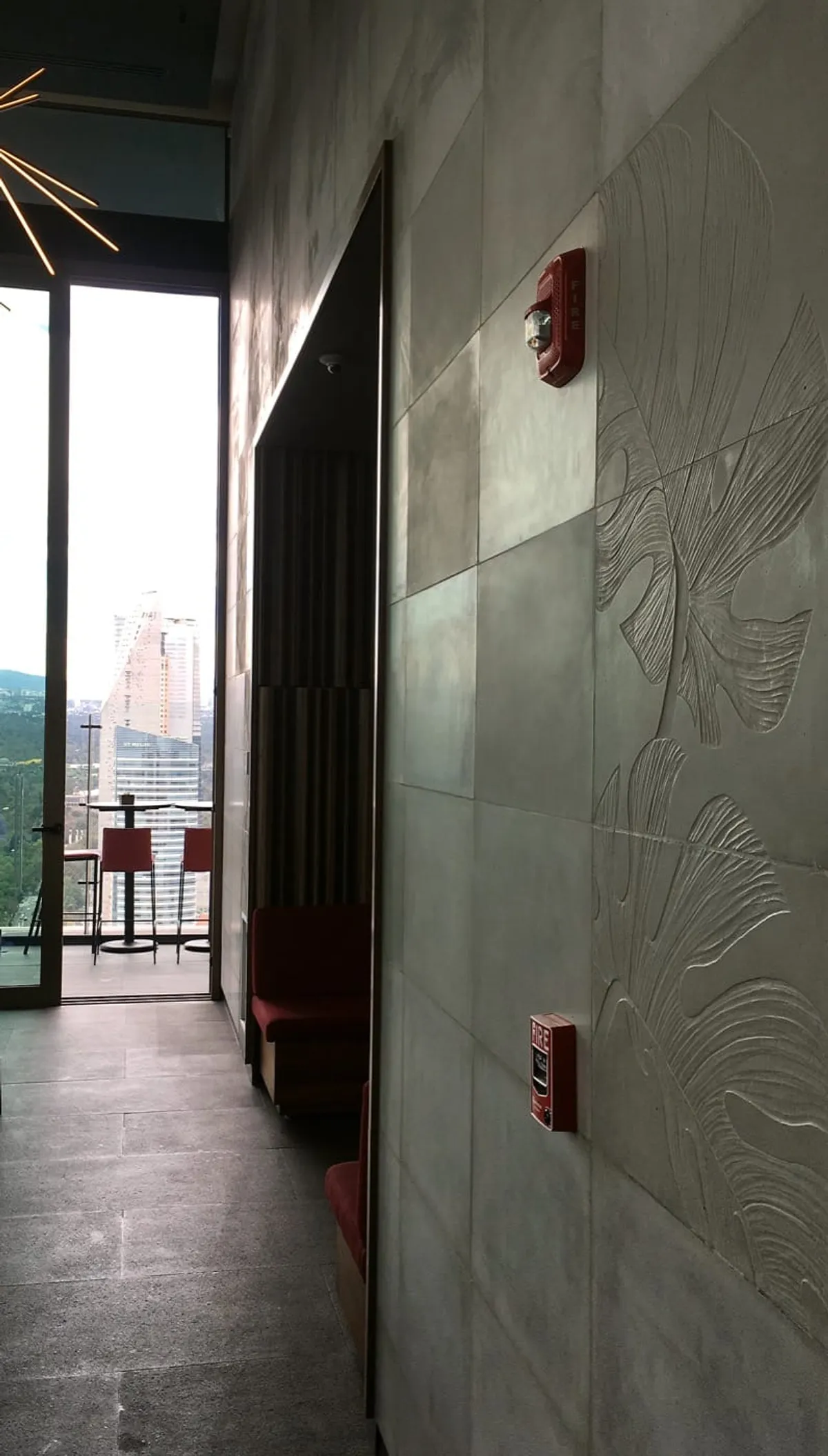 Ambiente con piezas de concreto fabricadas por Mās Concreto — Cityzen Bar