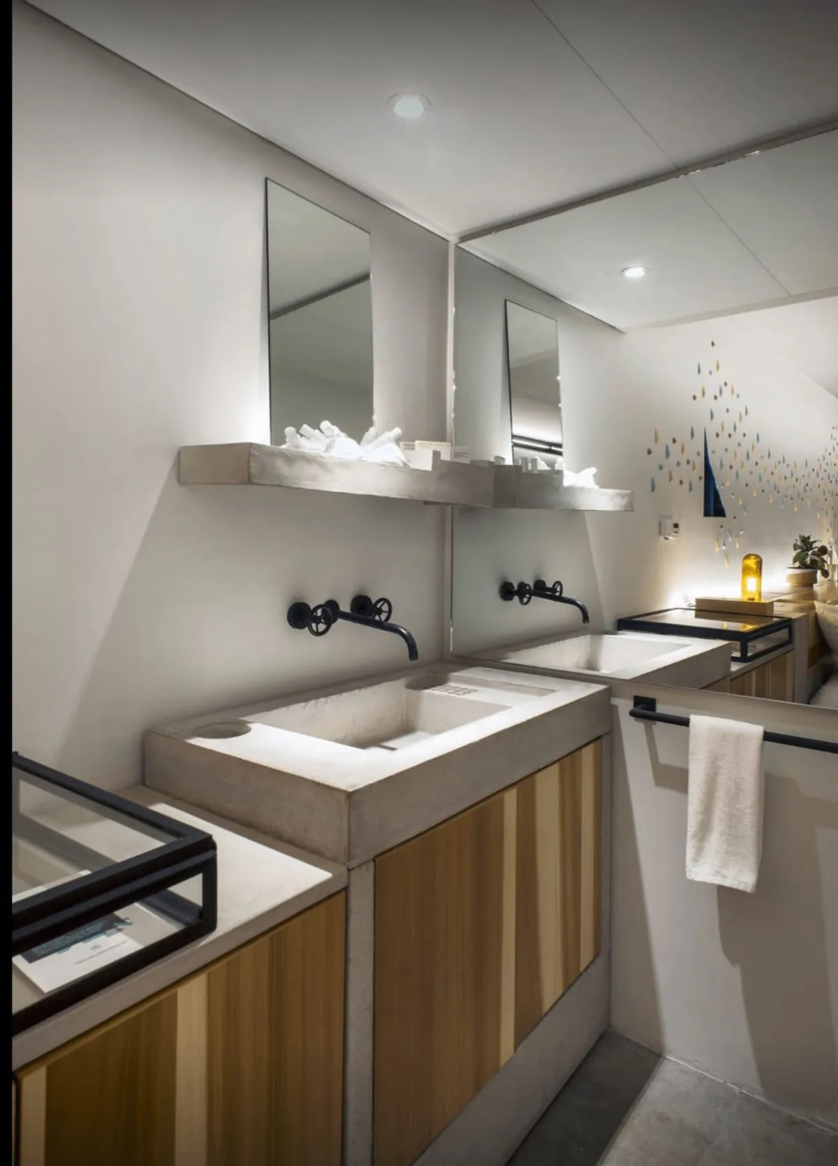Ambiente con piezas de concreto fabricadas por Mās Concreto — Hotel Carlota