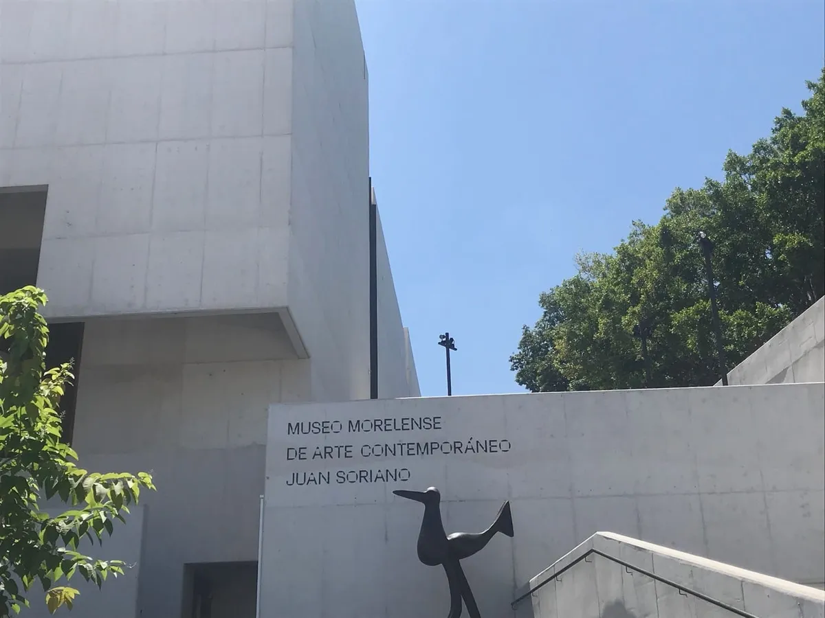Mobiliario e instalación en concreto GFRC — proyecto MMAC Juan Soriano