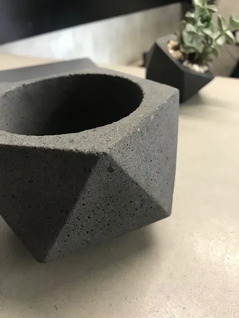 Maceta Midtown: pieza de autor en concreto (Concreto reforzado con fibra de vidrio)