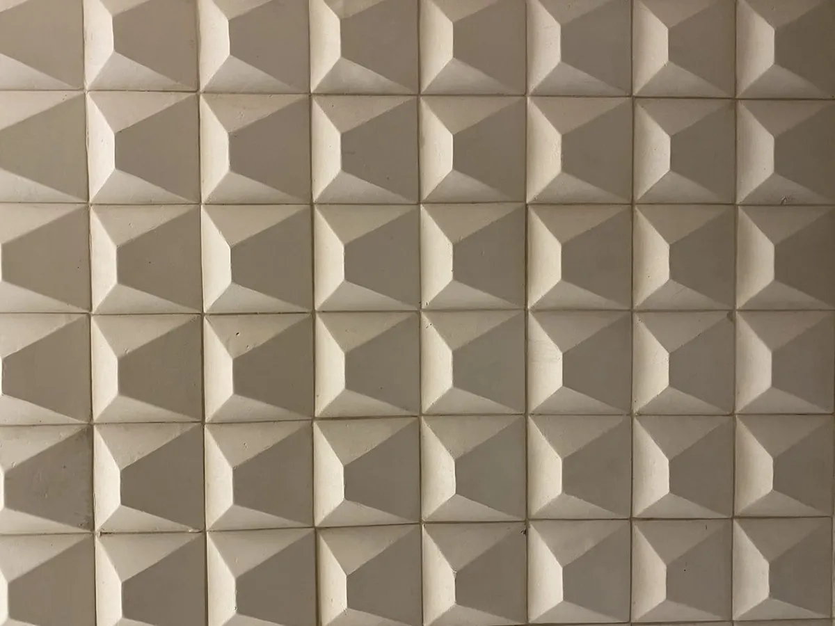 Mosaico Sofitel: pieza de autor en concreto (Concreto reforzado con fibra de vidrio)