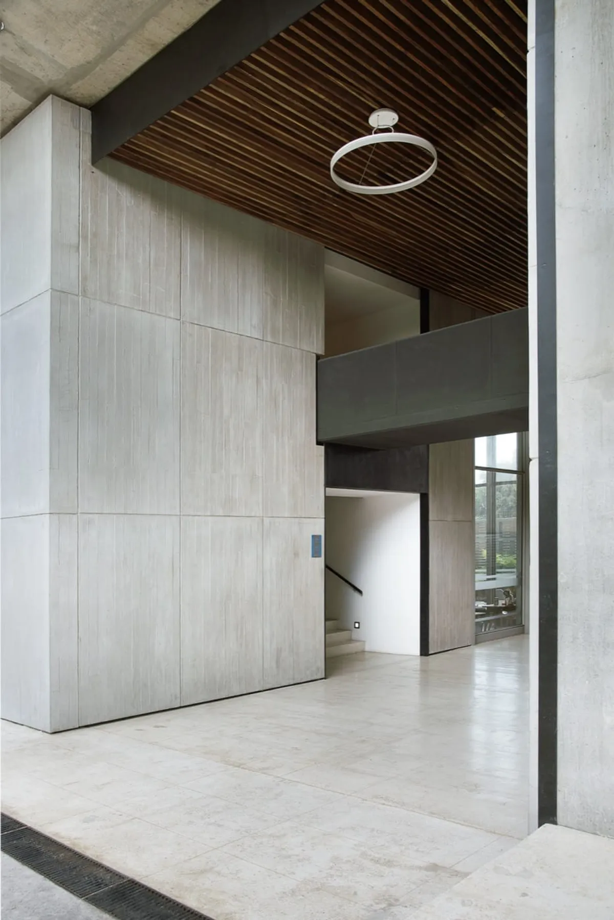 Detalle de instalación — Mundo E, acabado Madera