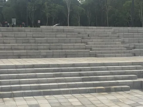 Paseo de los Compositores: pieza en concreto reforzado (Concreto vibrocompactado)