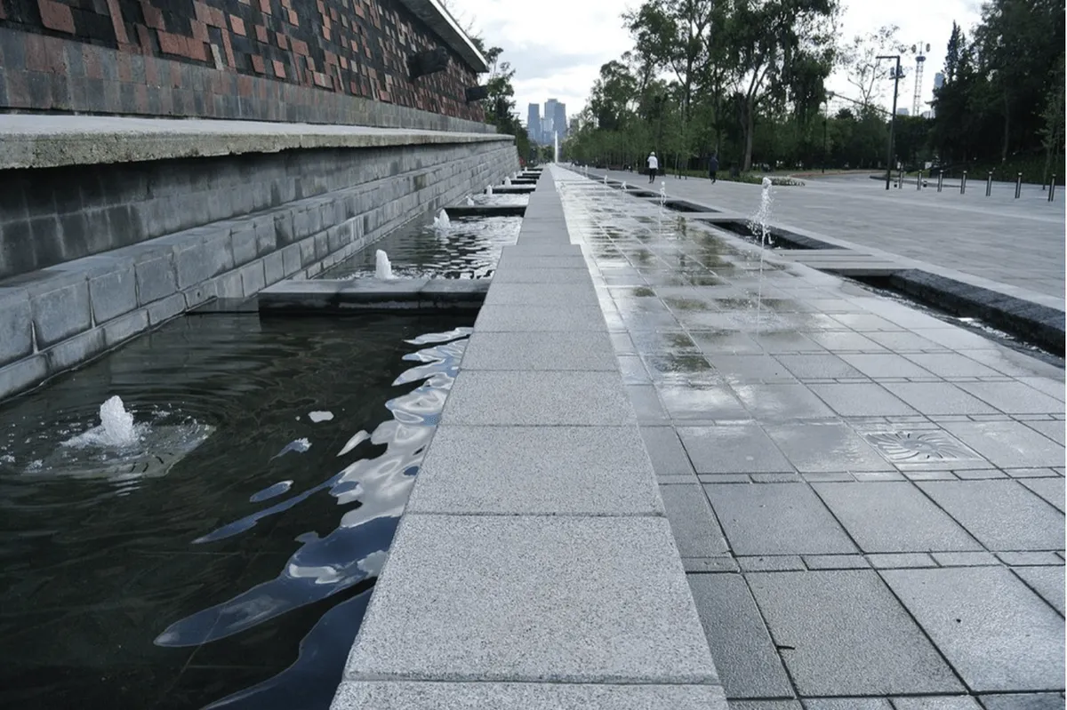 Mobiliario e instalación en concreto GFRC — proyecto Paseo de los Compositores