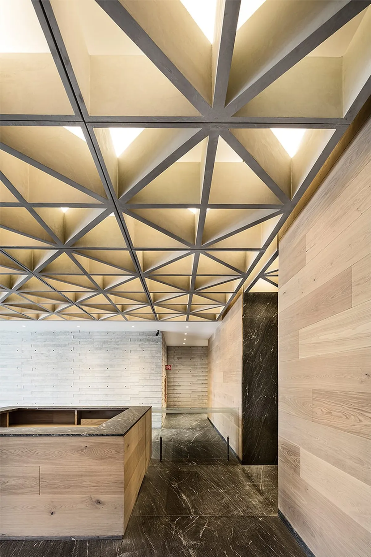 Mobiliario e instalación en concreto GFRC — proyecto Plafón Método