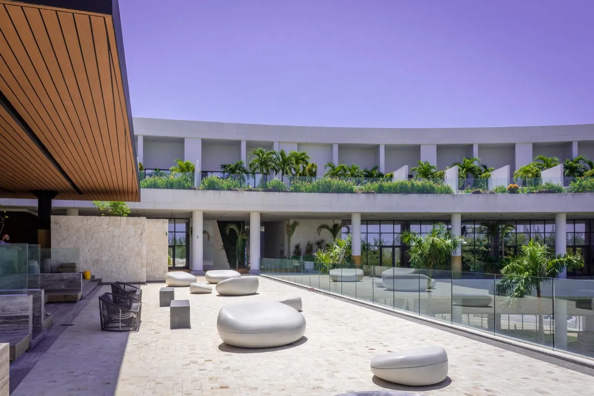 Vista general del proyecto Playa Mujeres para Edmonds International en concreto GFRC