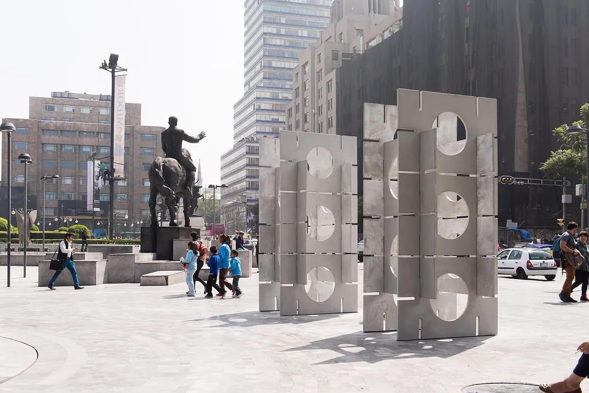 Ambiente con piezas de concreto fabricadas por Mās Concreto — Playhouse
