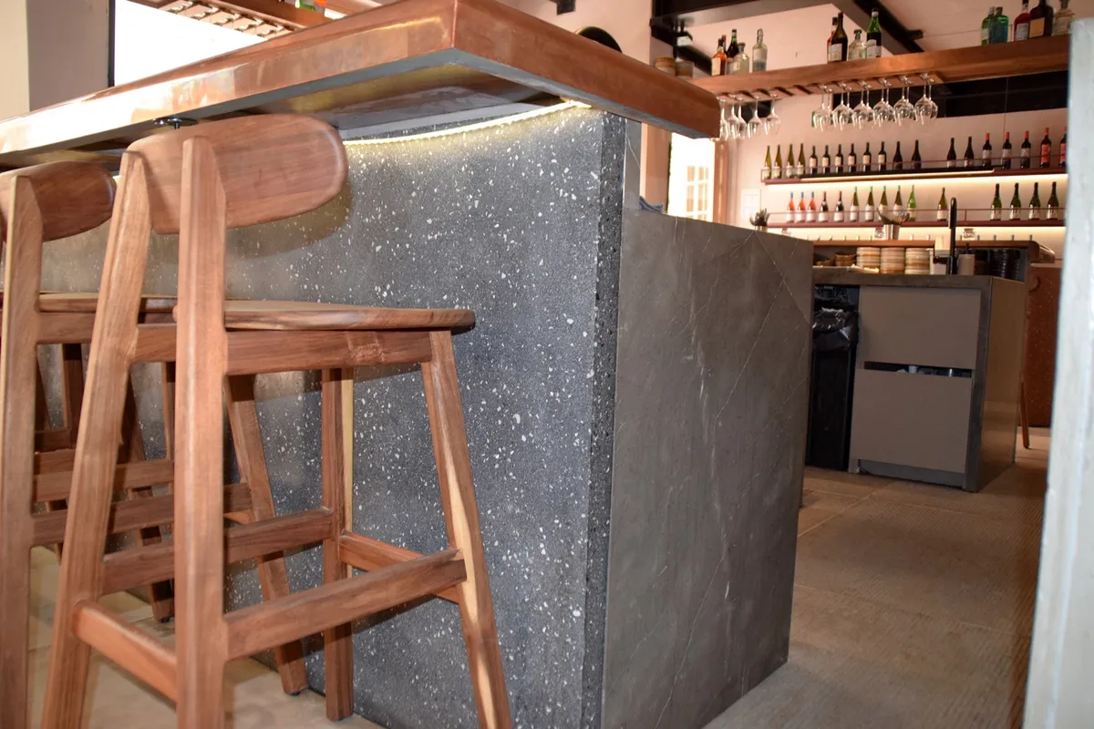 Ambiente con piezas de concreto fabricadas por Mās Concreto — Polpo