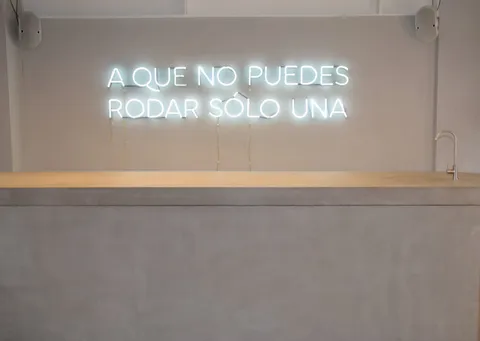 Mobiliario e instalación en concreto GFRC — proyecto Siclo