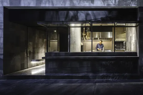 Ticuchi Bar: pieza en concreto reforzado (Concreto reforzado con fibra de vidrio)