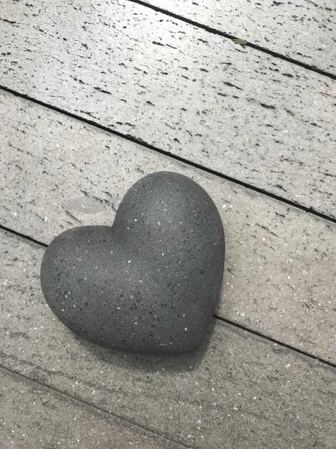 Corazón: pieza de autor en concreto (Concreto reforzado con fibra de vidrio)