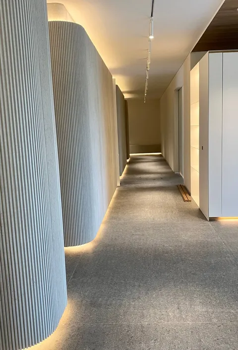 Mobiliario e instalación en concreto GFRC — proyecto Departamento Privee