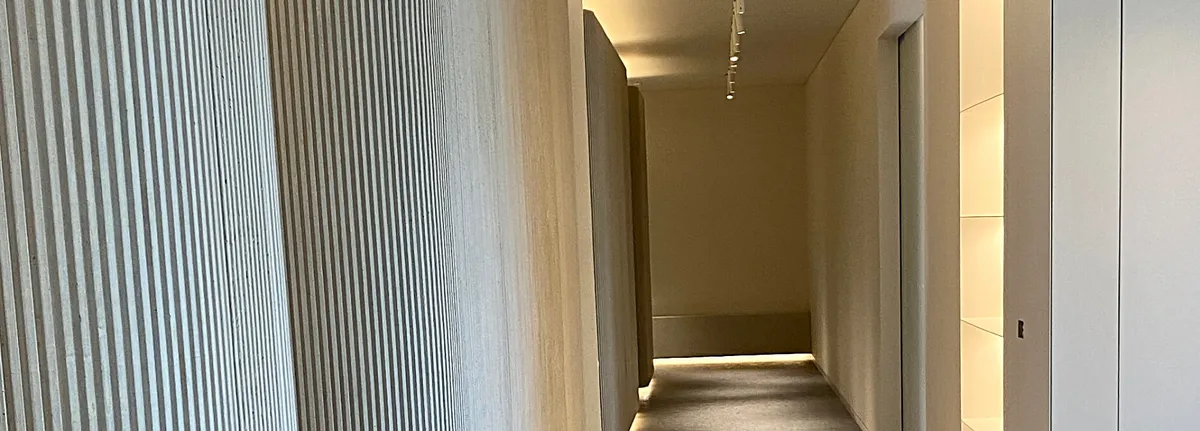 Ambiente con piezas de concreto fabricadas por Mās Concreto — Departamento Privee