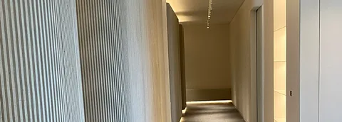 Ambiente con piezas de concreto fabricadas por Mās Concreto — Departamento Privee