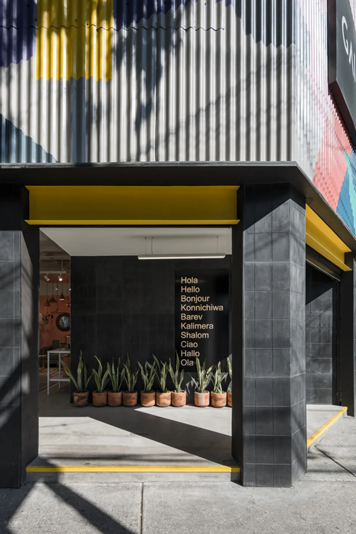 Ambiente con piezas de concreto fabricadas por Mās Concreto — GAIA