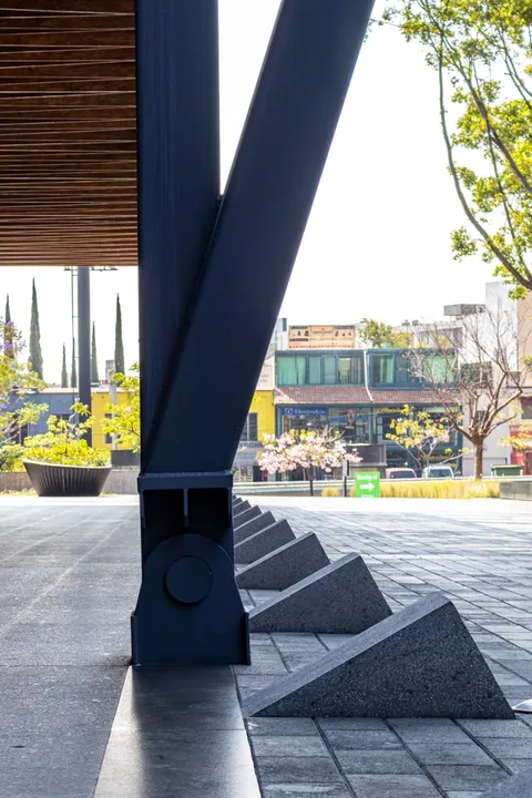 Mobiliario e instalación en concreto GFRC — proyecto MTJ
