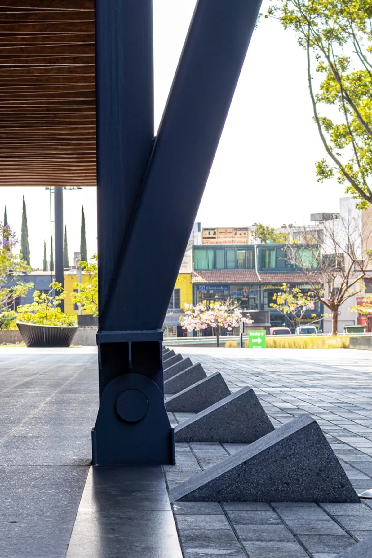 Mobiliario e instalación en concreto GFRC — proyecto MTJ