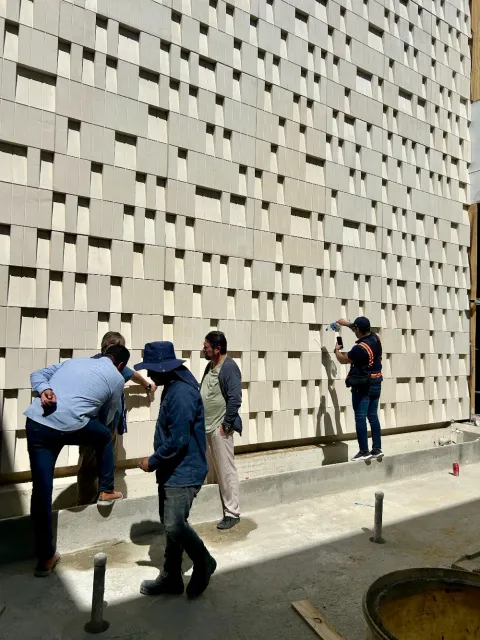 Muro Llorón: pieza en concreto reforzado (Concreto GFRC)